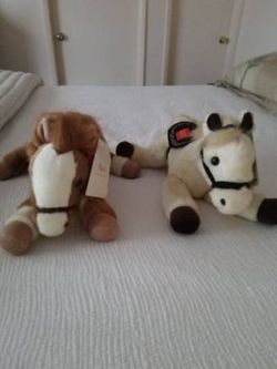 Vintage wells Fargo plush pony's flawless like new never handled mack & el toro rare find located in palm springs ca perfect