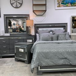 QUERN SIZE BEDROOM SET 4PC. FLOOR MODEL!!! REG PRICE$1899