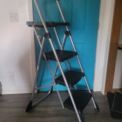 Like New! Cosco Folding 3 Step Ladder W/tray