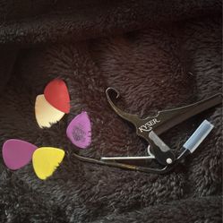Kyser Capo And Guitar Pick Assortment 
