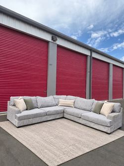 Light Gray L-Shaped Sectional Couch – FREE DELIVERY