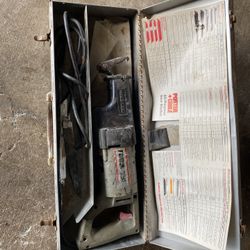 Porter Cable Tiger Saw With Metal Case & Couple Blades