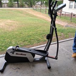 Like New-EXCELLENT CONDITION- elliptical machine