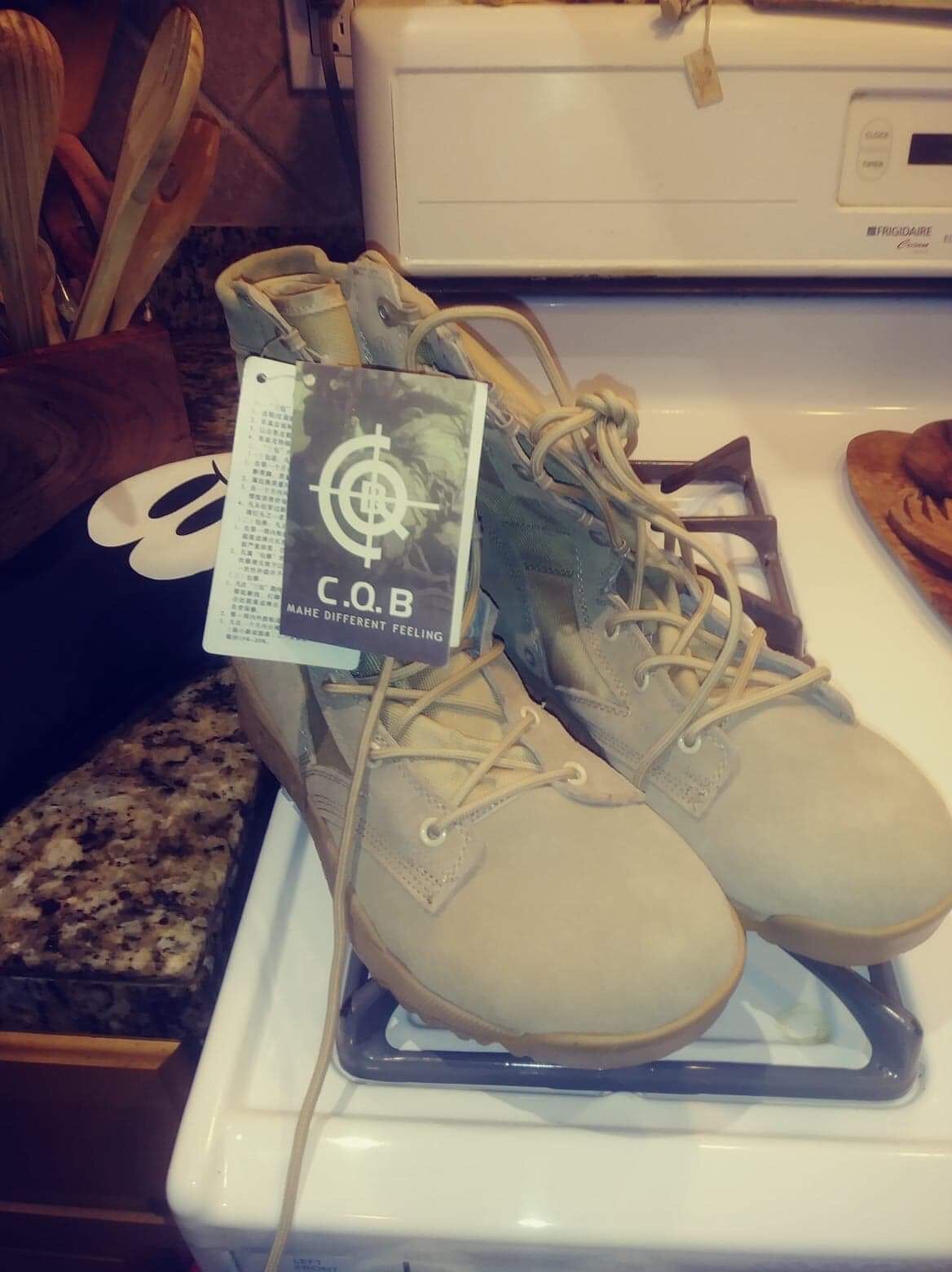 Brand new combat boots size 8.5 (no steeltoe)