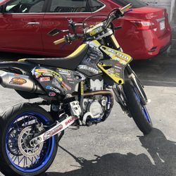 2017 Suzuki drz 400 sm super moto. Suzuki