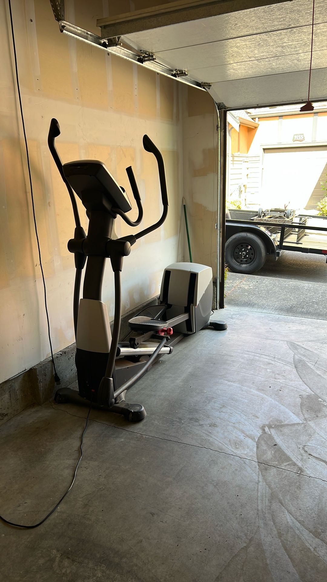 Elliptical workout machine