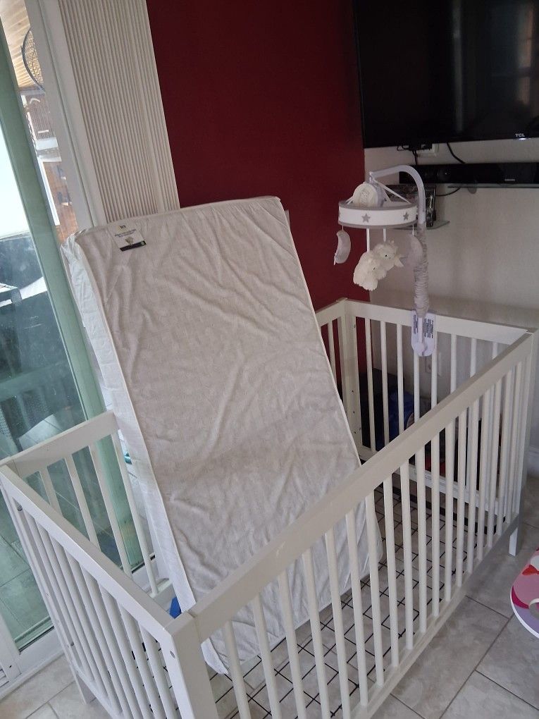 Maternity Chair And Crib