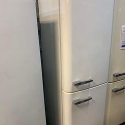 Smeg 50s  retro refrigerator 