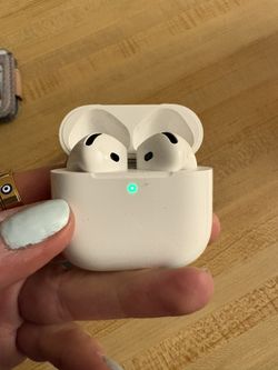 Apple AirPods 4 With Case