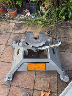 Fifth wheel hitch