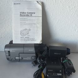 Sony CCD-TRV11 NTSC Handycam 8mm Video 8 Video Camera Recorder Bundle