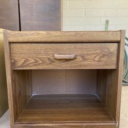 End Table With A Drawer 