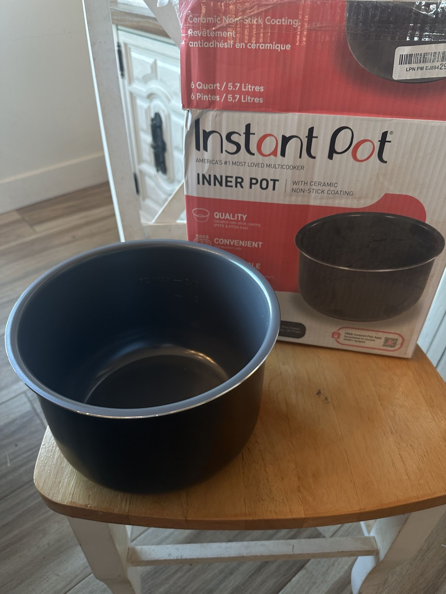 Instant Pot Ceramic Inner Slow Cooking Pot 6-Qt, Non-Stick Coated Interior, Rice Cooker