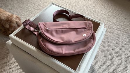 Lululemon crossover purse