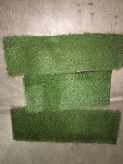 Small Assorted Artificial Turf Pieces 15