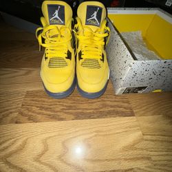 Jordan 4 Lightning Size 13