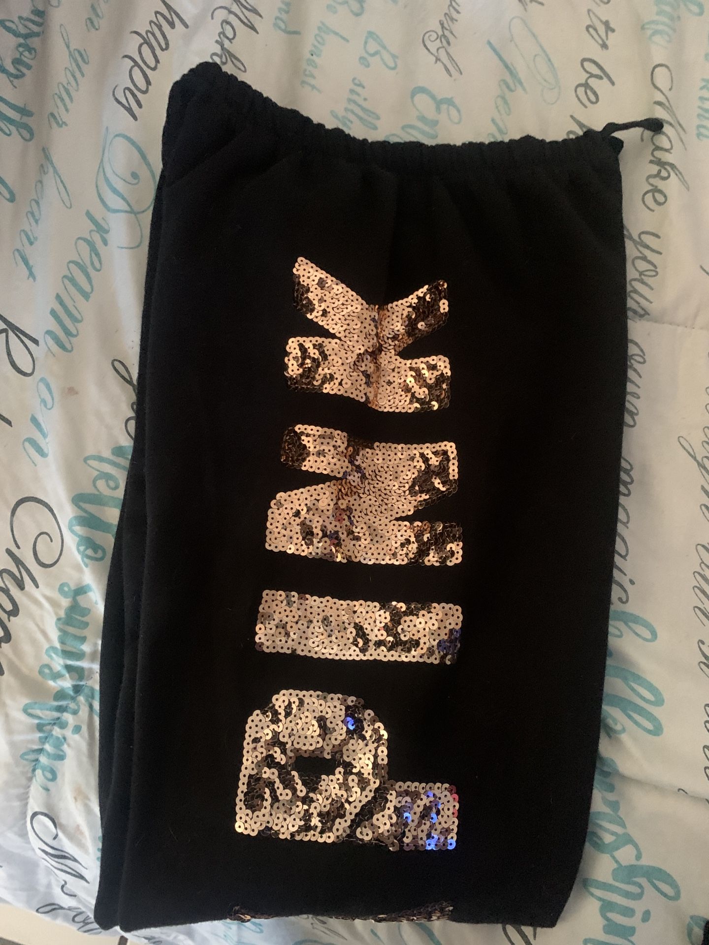 Pans Victoria’s Secret M