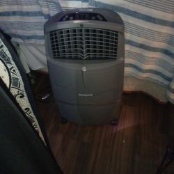 Portable Honeywell Evaporated Air Cooler 