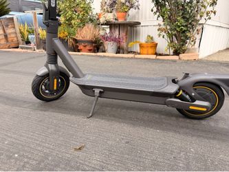 Segway Ninebot Max G2 Electric Scooter – Great Condition