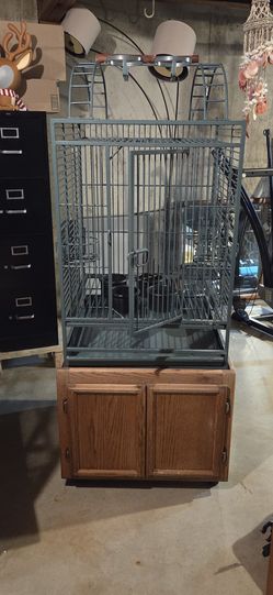 Bird cage for Quakers,small parrot would not recommend for parakeets