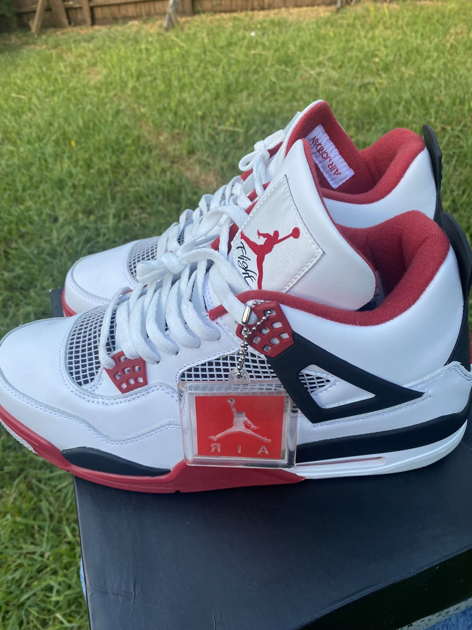 Air Jordan 4 Retro Fire Red size 13
