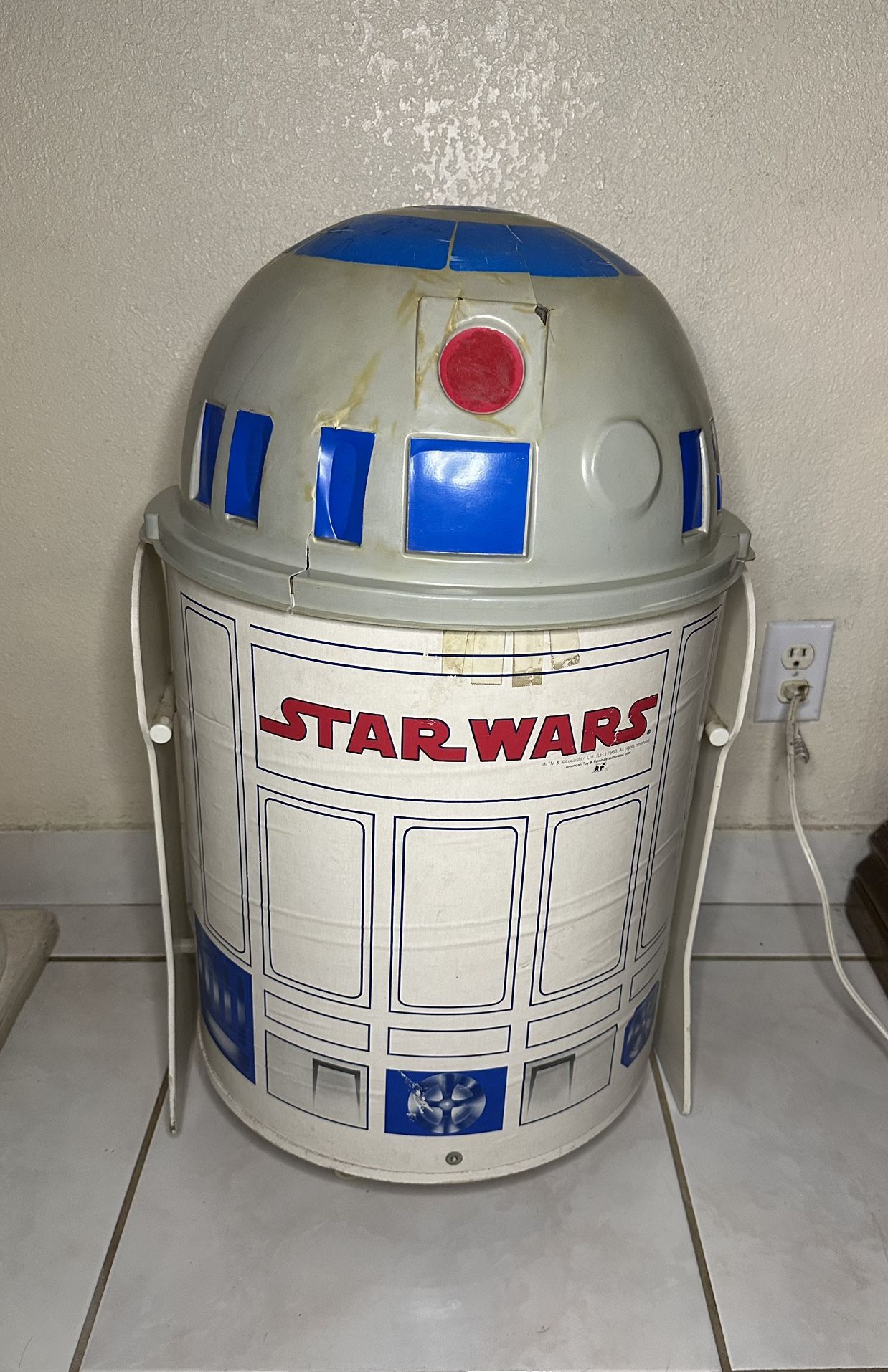Vintage 1983 Star Wars R2-D2 Toy Toter Toy Box Rolling Wheels w/Lid - Y526