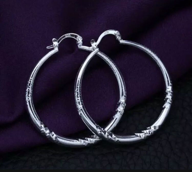 925 Sterling Silver 1.5” classic round diamond cut hoop earrings