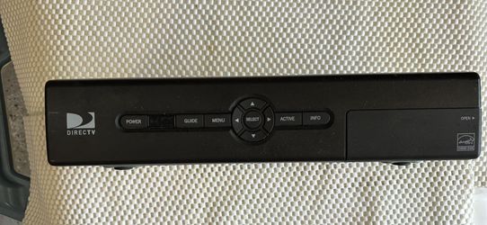 Used / Fully functional DIRECTV Model: D12-100 Satellite Receiver & Remote