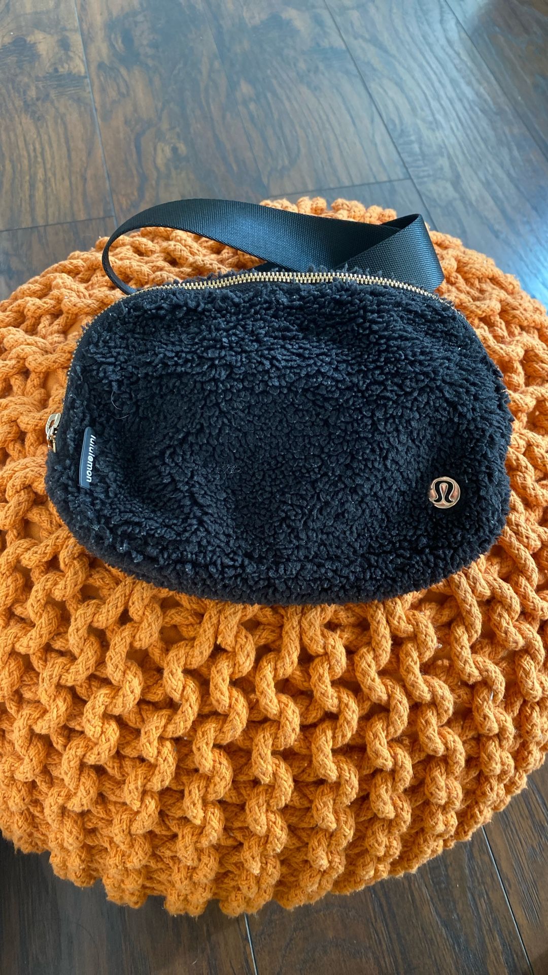 Lululemon Everywhere Belt Bag plush Fleece