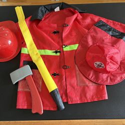 Firefighter kid costume (24 inches long, 17 inches wide) with accessories 