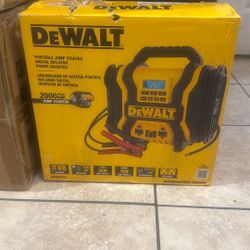 DEWALT DXAEPS14 2000 Peak Battery Amp 12V Automotive Battery Booster Jump Starter/Power Station with 120 PSI Compressor, 500W AC Power Inverter, and 1