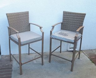 🔥🔥🔥Comfortable Barstools 🔥🔥🔥

Set 2
