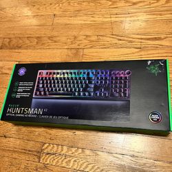 Razer: Huntsman V2 Full Sized Optical Gaming Keyboard