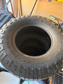 Four Cooper Discoverer Tires AT3 XLT, size 305/70R17