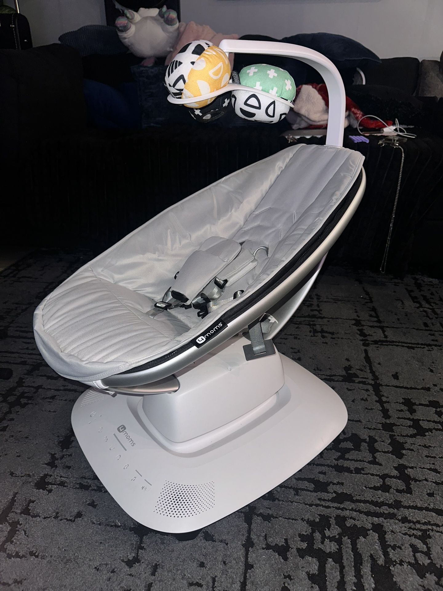 4Moms MamaRoo Multi-Motion Baby Swing in Classic Grey with Plush Infant Insert, Sand