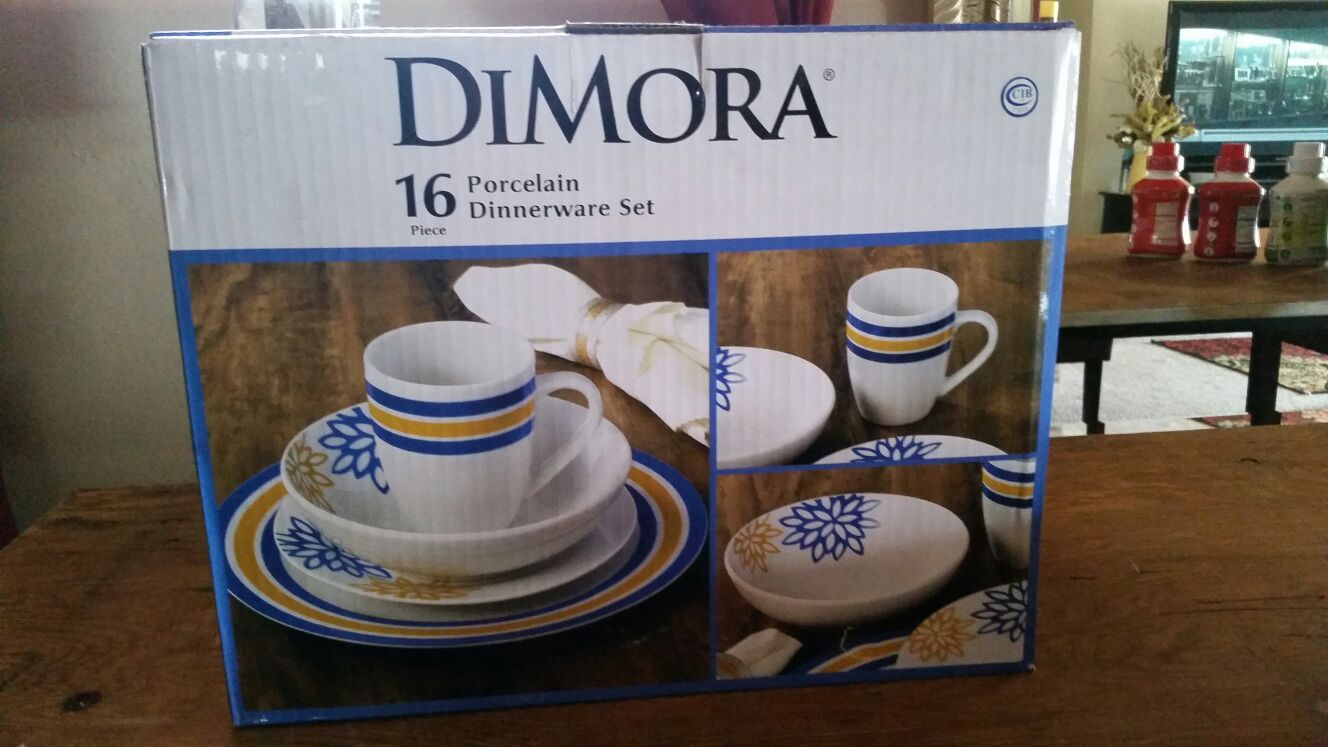 DiMora 16 pc porcelain Dinnerware set