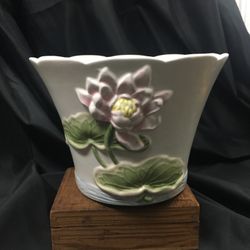 Napco 3d Flower Pot With Ruffled Edge