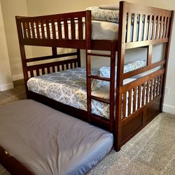 Full Size Bunk Bed + Twin 