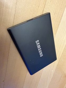 SAMSUNG T7 Portable SSD, 4TB External Solid State Drive, Speeds Up to 1,050MB/s, USB 3.2 Gen 2