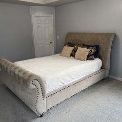 QUEEN SIZE BED WITH PILLOW TOP MATTRESS