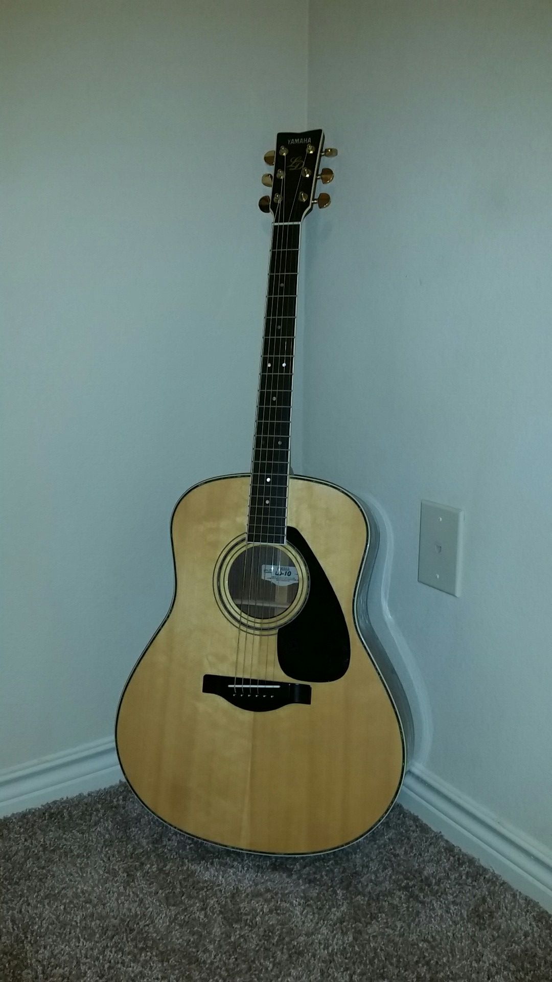 Yamaha LD-10 acoustic guitar