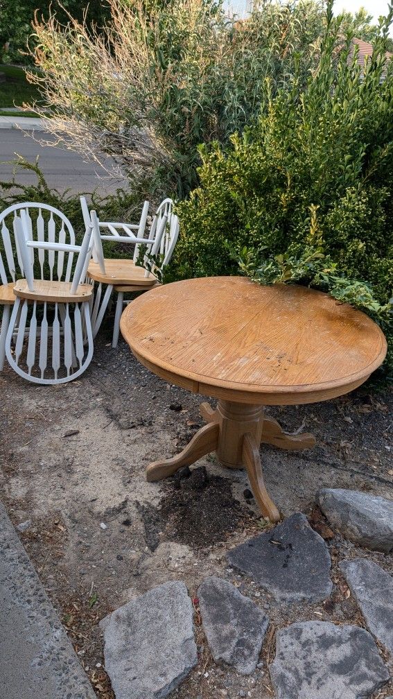 Round Oak Table