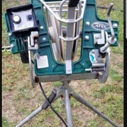 For sell a 12v baseball pitching machine 