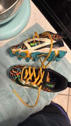 Kids cleats