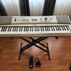 Yamaha YPG-235 76-key Portable Grand Piano (Discontinued)