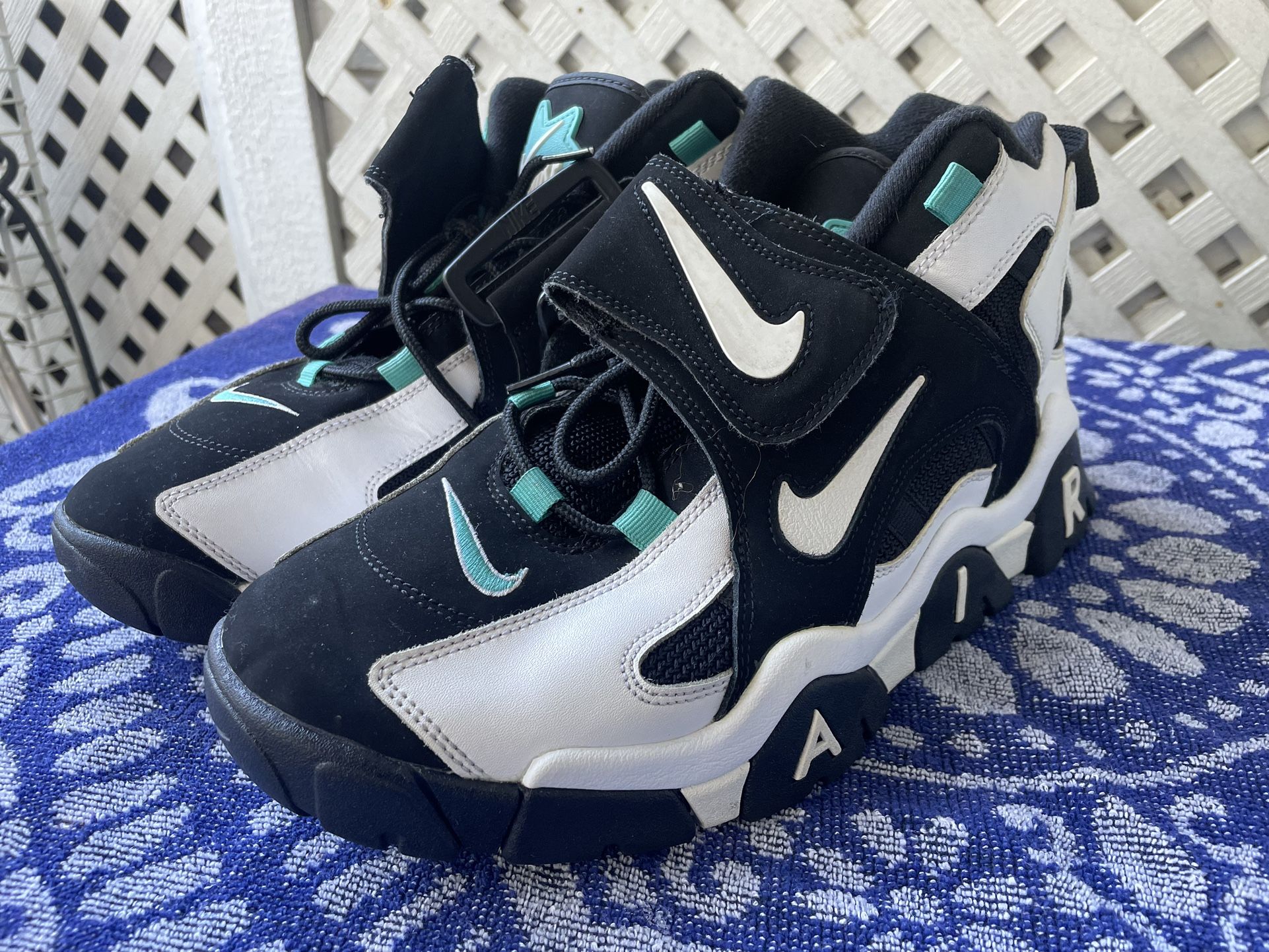 10.5 Nike Air Barrage Mid Black White Cabana