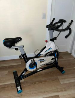L NOW D600 Indoor Exercise Bike Indoor Cycling Stationary Bike, Belt Drive with Heart Rate, Adjustable Seat and Handlebar