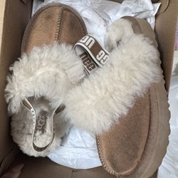 Girls Ugg Slides Size 10