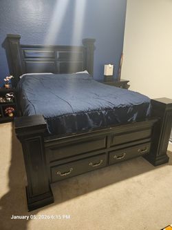 Queen Torreon Bed Set