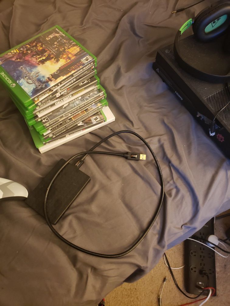 Xbox One ACCESSORIES AND GAMES